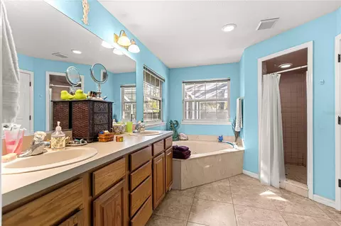 Bath - 3644 SE 22nd Ave, Ocala, FL 34471 photo 3 of 4