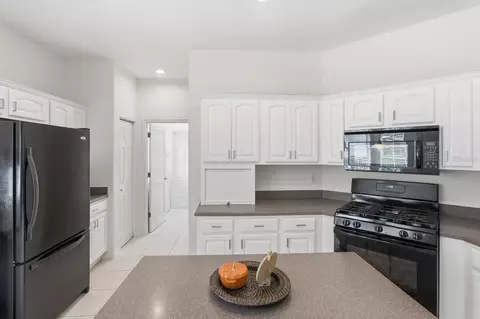 Kitchen - 8368 SW 79th Cir, Ocala, FL 34476 photo 4 of 6