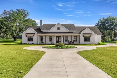 10561 NE 104th Cir, Oxford, FL 34484