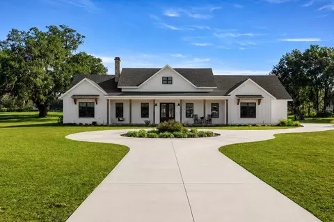 10561 NE 104th Cir, Oxford, FL 34484