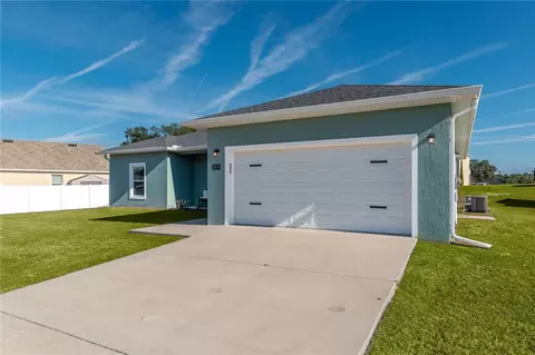 Exterior - 2839 NE 43rd Rd, Ocala, FL 34470 photo 6 of 13
