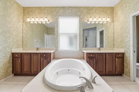 Bath - 1683 N Shadowview Path, Hernando, FL 34442 photo 2 of 3
