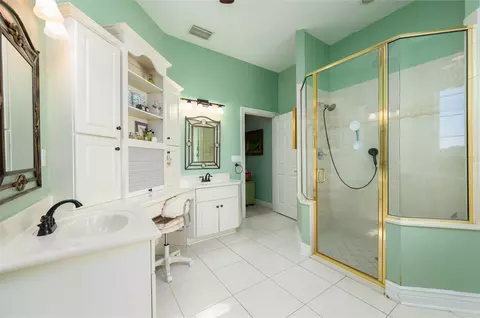 Bath - 11715 NW 90th Ave, Reddick, FL 32686 photo 2 of 8