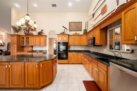 Kitchen - 11715 NW 90th Ave, Reddick, FL 32686 photo 4 of 5