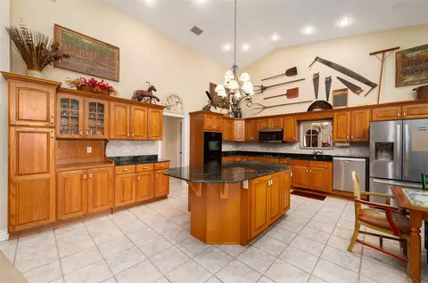 Kitchen - 11715 NW 90th Ave, Reddick, FL 32686 photo 2 of 5