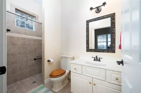 Bath - 11715 NW 90th Ave, Reddick, FL 32686 photo 6 of 8