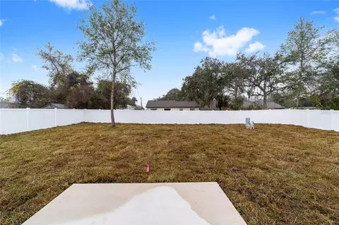 Exterior - 231 Oak Cir, Ocala, FL 34472 photo 4 of 7
