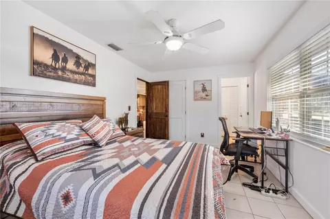 Bedroom - 17885 NE 2nd Pl, Williston, FL 32696 photo 3 of 8