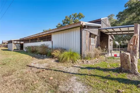 Exterior - 17885 NE 2nd Pl, Williston, FL 32696 photo 8 of 13