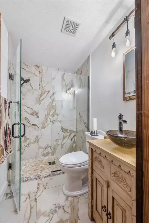 Bath - 17885 NE 2nd Pl, Williston, FL 32696 photo 2 of 6