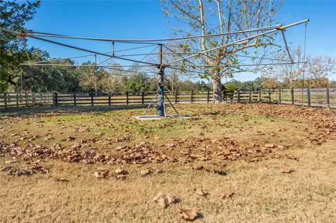 Exterior - 17885 NE 2nd Pl, Williston, FL 32696 photo 10 of 13