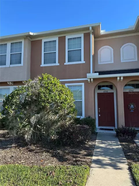 6950 Towering Spruce Dr, Riverview, FL 33578