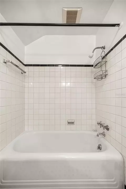 Bath - 1226 SE 9th Ave, Ocala, FL 34471 photo 6 of 6