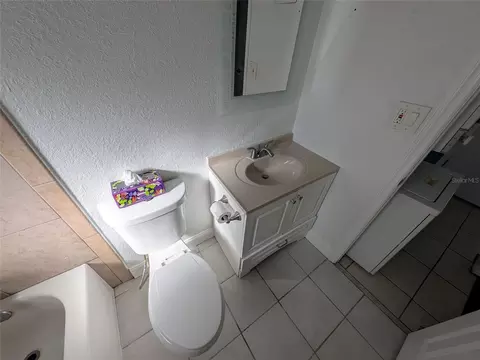 Bath - 2564 SE 15th Ave #E, Ocala, FL 34471 photo 3 of 3
