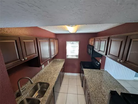 Kitchen - 2564 SE 15th Ave #E, Ocala, FL 34471 photo 3 of 8