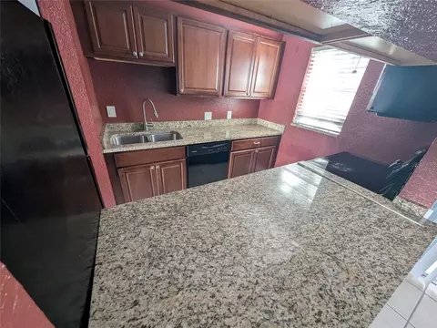 Kitchen - 2564 SE 15th Ave #E, Ocala, FL 34471 photo 1 of 8