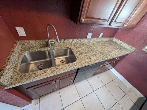 Kitchen - 2564 SE 15th Ave #E, Ocala, FL 34471 photo 4 of 8