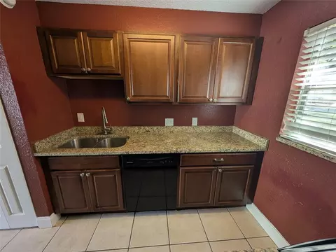 Kitchen - 2564 SE 15th Ave #E, Ocala, FL 34471 photo 8 of 8
