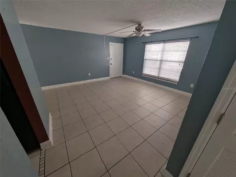 Living - 2564 SE 15th Ave #E, Ocala, FL 34471 photo 2 of 3