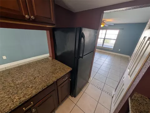 Kitchen - 2564 SE 15th Ave #E, Ocala, FL 34471 photo 6 of 8