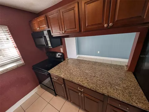 Kitchen - 2564 SE 15th Ave #E, Ocala, FL 34471 photo 5 of 8