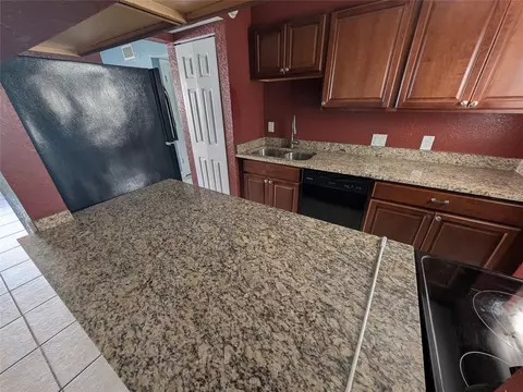 Kitchen - 2564 SE 15th Ave #E, Ocala, FL 34471 photo 2 of 8