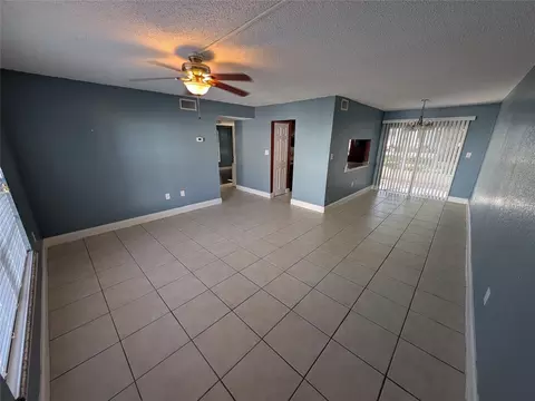Living - 2564 SE 15th Ave #E, Ocala, FL 34471 photo 1 of 3