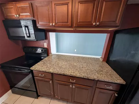 Kitchen - 2564 SE 15th Ave #E, Ocala, FL 34471 photo 7 of 8