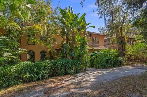 27910 Debbie Rd, Okahumpka, FL 34762