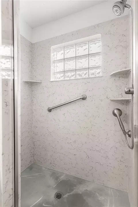 Bath - 9614 SW 93rd Loop, Ocala, FL 34481 photo 2 of 4