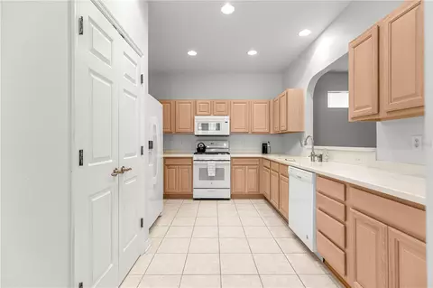 Kitchen - 8637 SW 88th Loop, Ocala, FL 34481 photo 1 of 2
