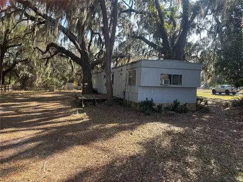 6335 SE 159th Ct, Ocklawaha, FL 32179