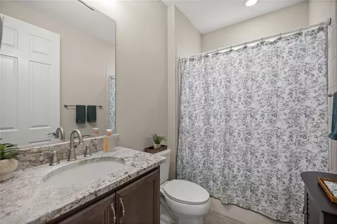 Bath - 5504 NW 40th Loop, Ocala, FL 34482 photo 3 of 3