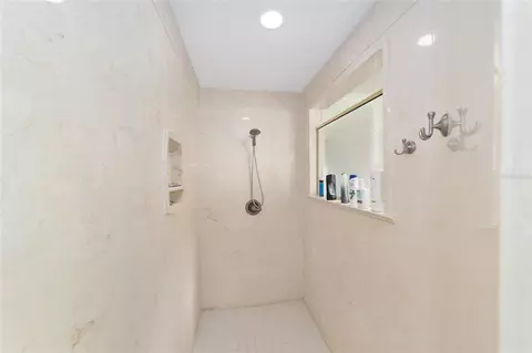 Bath - 2320 SE 33rd Pl, Ocala, FL 34471 photo 3 of 4