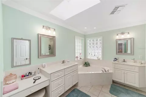 Bath - 2320 SE 33rd Pl, Ocala, FL 34471 photo 1 of 4