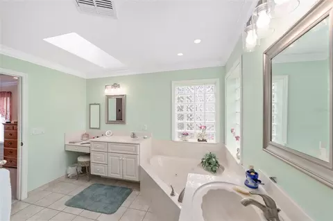 Bath - 2320 SE 33rd Pl, Ocala, FL 34471 photo 2 of 4