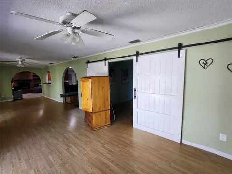 Living - 25 Emerald Dr, Ocala, FL 34472 photo 4 of 14