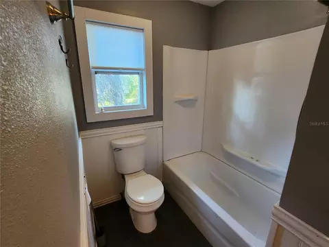 Bath - 25 Emerald Dr, Ocala, FL 34472 photo 2 of 7