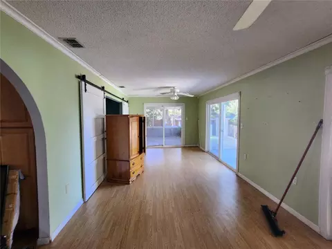 Living - 25 Emerald Dr, Ocala, FL 34472 photo 2 of 14