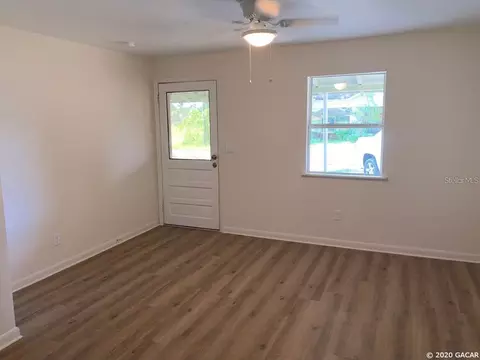 Living - 15-17 SE 2nd Ave, Williston, FL 32696 photo 4 of 5