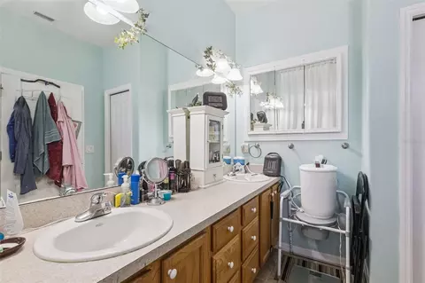 Bath - 9200 E Windwood Loop, Inverness, FL 34450 photo 1 of 3