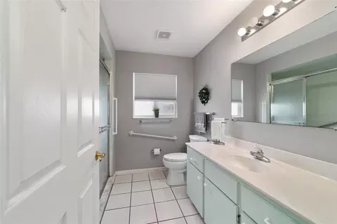 Bath - 5245 NW 21st Loop, Ocala, FL 34482 photo 2 of 2