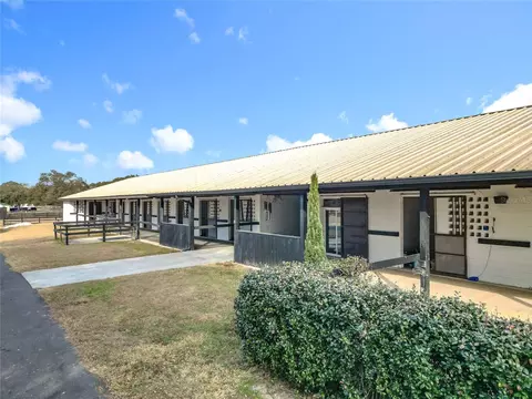 21051 SE 42nd St, Morriston, FL 32668