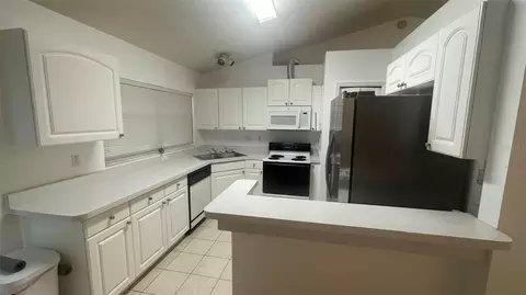 Kitchen - 32 Almond Dr, Ocala, FL 34472 photo 4 of 4