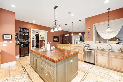 Kitchen - 2150 SE 73 Loop, Ocala, FL 34480 photo 4 of 4