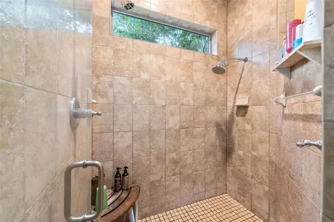 Bath - 2150 SE 73 Loop, Ocala, FL 34480 photo 4 of 7