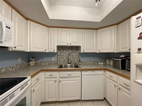 Kitchen - 625 Midway Dr #A, Ocala, FL 34472 photo 2 of 3