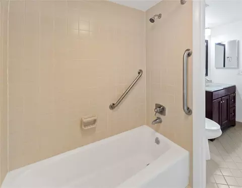 Bath - 680 Midway Dr #A, Ocala, FL 34472 photo 4 of 6