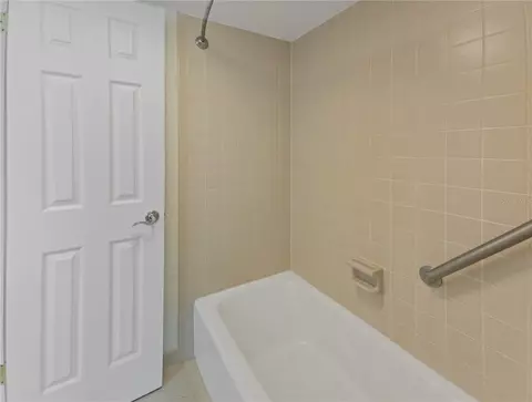 Bath - 680 Midway Dr #A, Ocala, FL 34472 photo 3 of 6