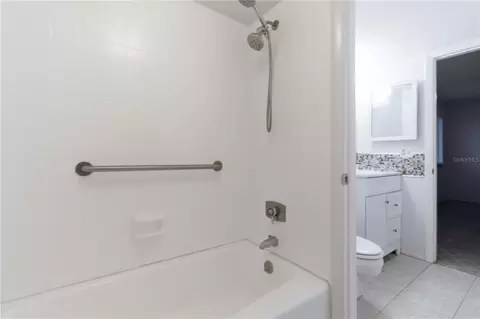 Bath - 521 Midway Dr #B, Ocala, FL 34472 photo 3 of 3